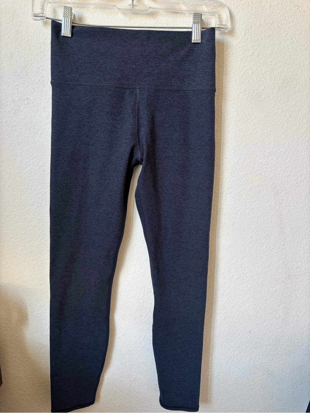 Blue Vuori mid rise leggings